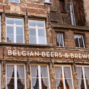 Jakie są piwa belgijskie? Chmiel, fermentacja, browar – wszystko o piwach z Belgii.