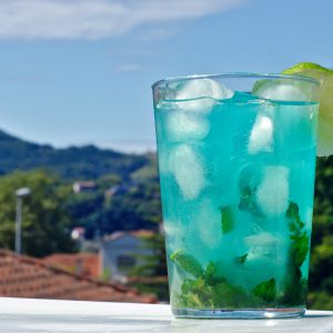 Jaki jest najpyszniejszy przepis na drink z blue curacao?
