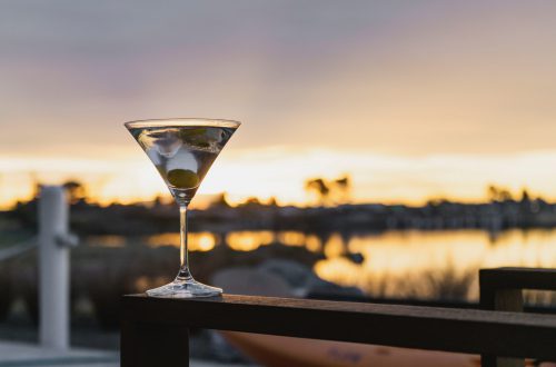 Poznaj mocarny przepis na drink z martini. Wstrząśnięte czy zmieszane?
