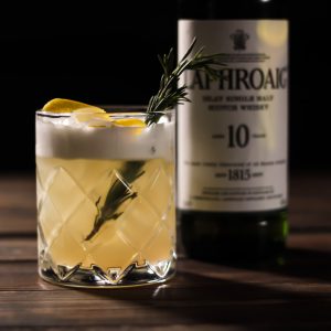 Jak przygotować klasyczne whisky sour (whiskey sour)? Poznaj przepisy na drink z whisky!