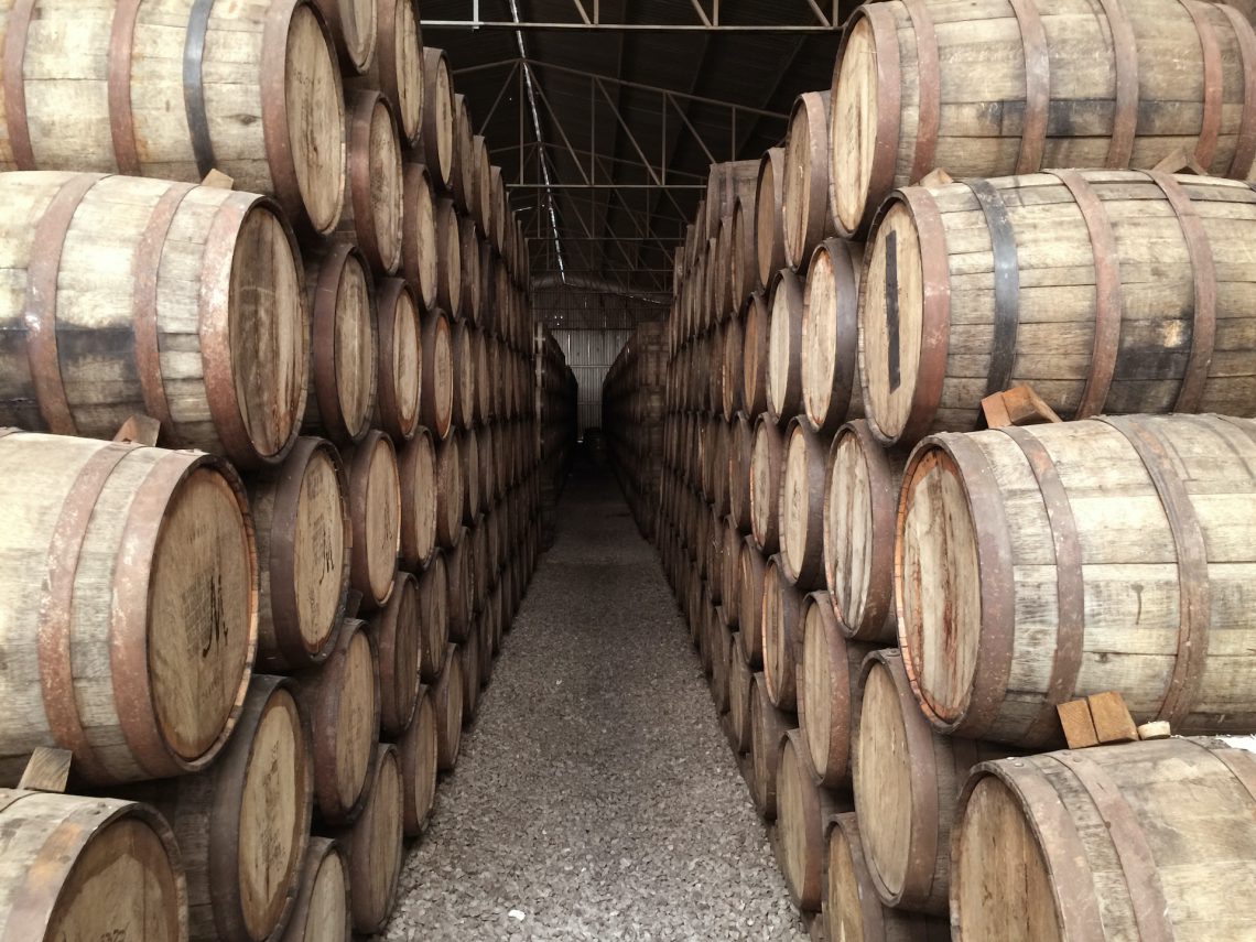 Nowoczesne metody produkcji whisky – jak technologia zmienia sztukę destylacji?